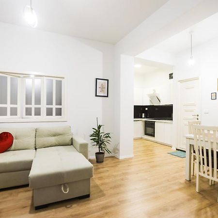 At Bazaar Central Apartment Tirana Exterior photo