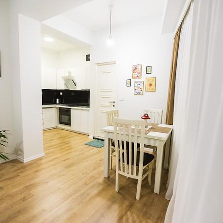 At Bazaar Central Apartment Tirana Exterior photo