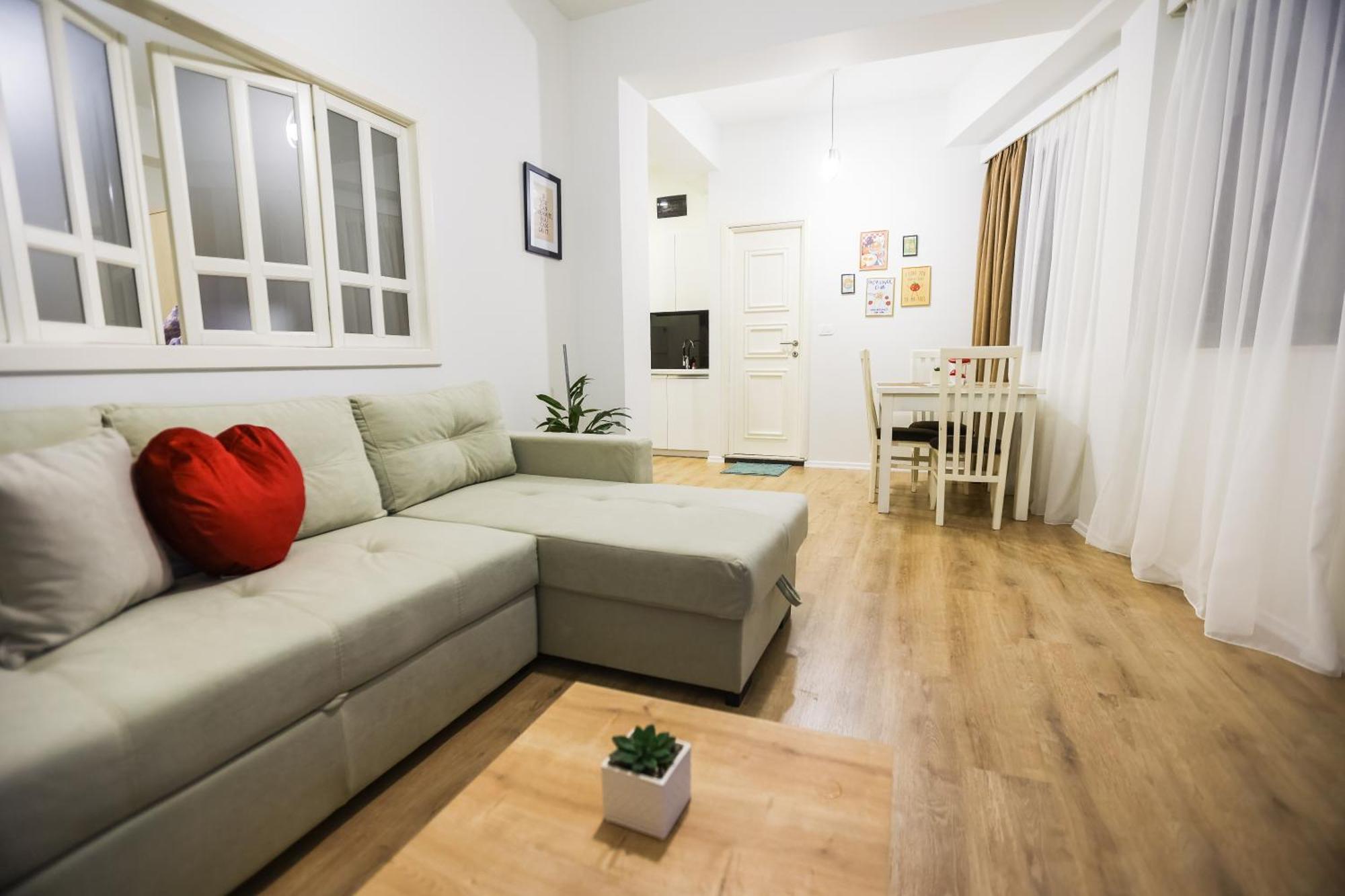 At Bazaar Central Apartment Tirana Exterior photo