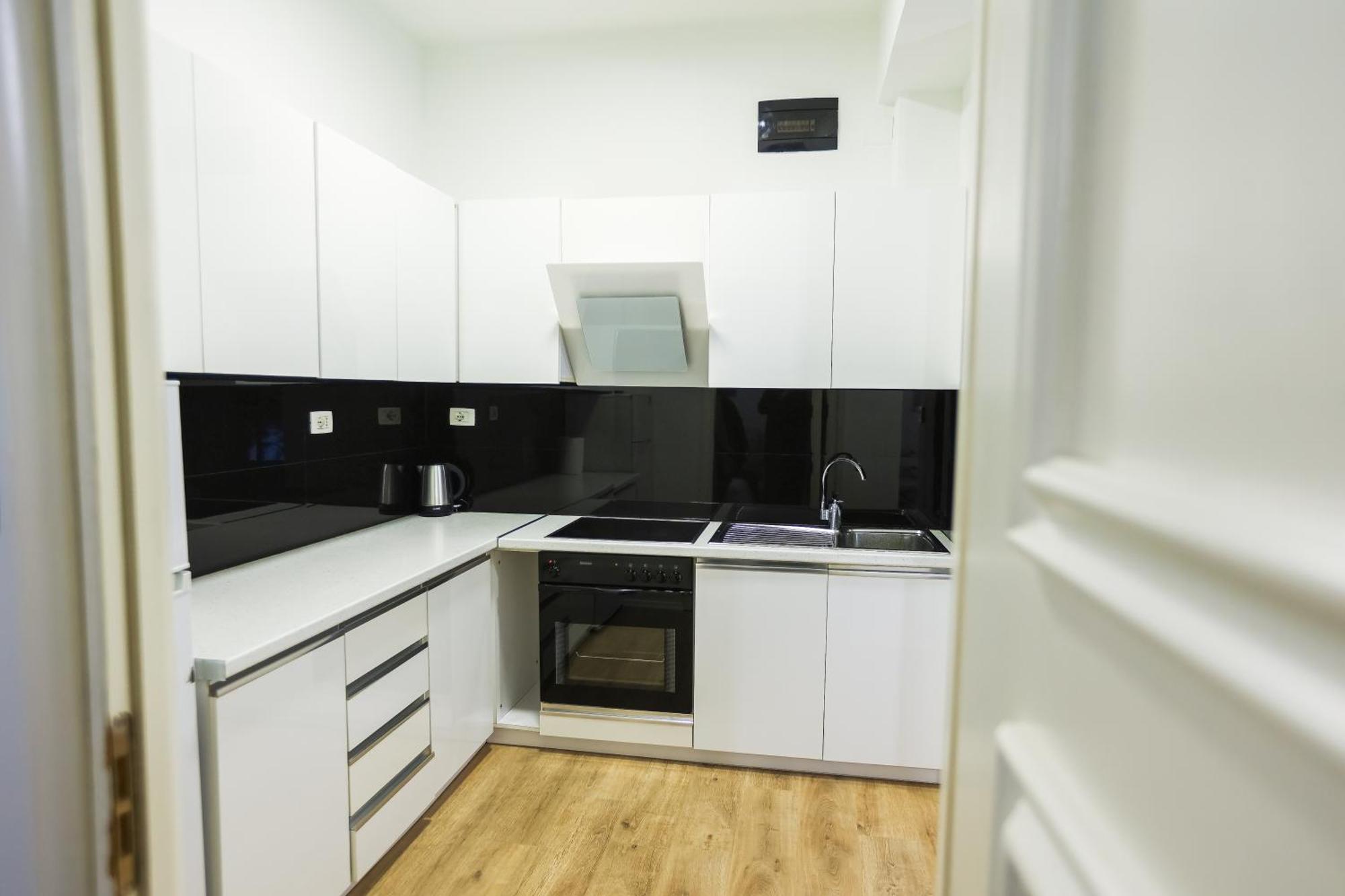 At Bazaar Central Apartment Tirana Exterior photo