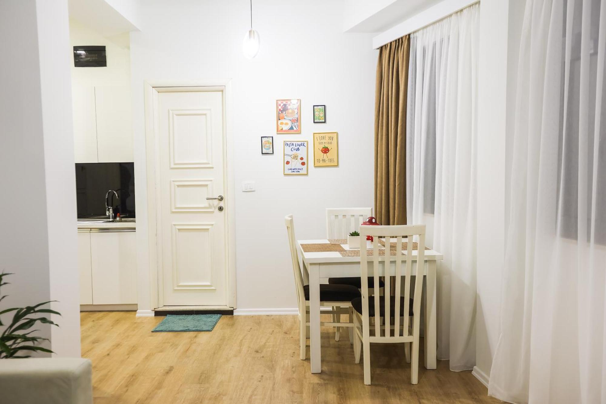 At Bazaar Central Apartment Tirana Exterior photo